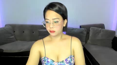 Snapshot of transmanilasue chatting on 03.05.25 Sue online show from 03.05.25