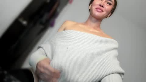 Snapshot of transnextdoor_ chatting on 05.15.26 ALMIGHTY GODDESS VALENTINA online show from 05.15.26
