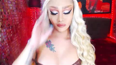 Snapshot of transplayfullolivia chatting on 03.09.25 KYLIE BELLA  TS online show from 03.09.25