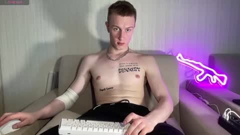 Snapshot of travis_gracile chatting on 06.15.26 Travis online show from 06.15.26