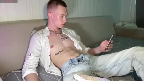 Snapshot of travis_gracile chatting on 06.27.26 Travis online show from 06.27.26