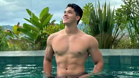 Snapshot of travis_joplinn chatting on 12.01.25 travis joplin online show from 12.01.25