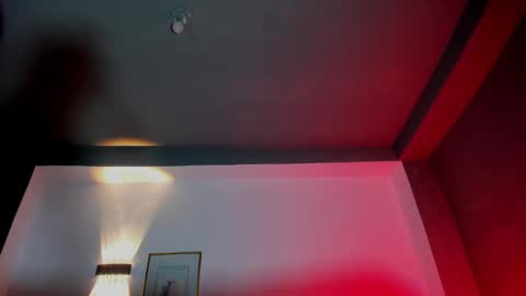 TRAV - INDEPENDENT MODEL online show from 12.13.25