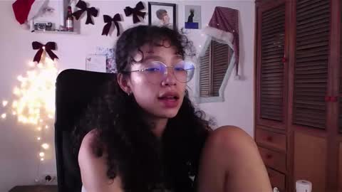 Snapshot of treasuresz chatting on 12.12.24 Emily online show from 12.12.24