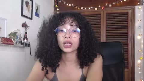 Snapshot of treasuresz chatting on 01.27.25 Emily online show from 01.27.25