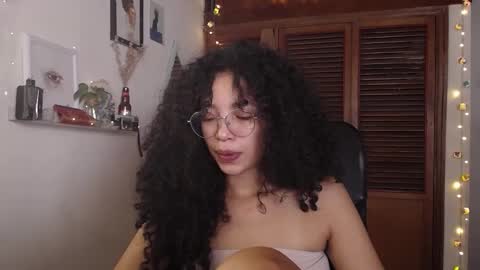 Snapshot of treasuresz chatting on 03.05.25 Emily online show from 03.05.25