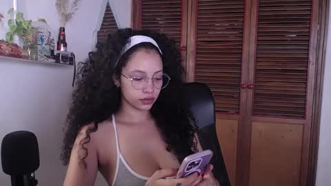 Snapshot of treasuresz chatting on 09.08.25 Emily online show from 09.08.25