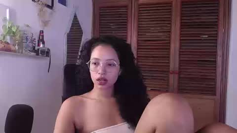 Snapshot of treasuresz chatting on 09.09.25 Emily online show from 09.09.25