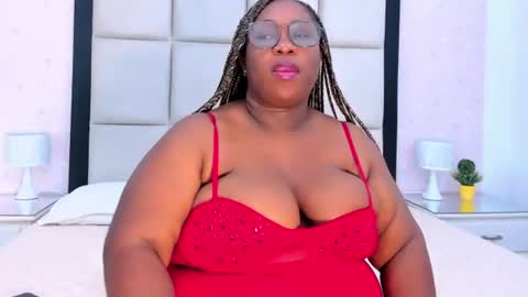 Snapshot of treisyvixen chatting on 06.25.26 Treisy Vixen big ass online show from 06.25.26