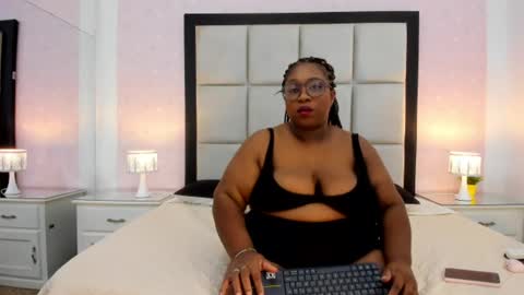 Snapshot of treisyvixen chatting on 07.08.26 Treisy Vixen big ass online show from 07.08.26