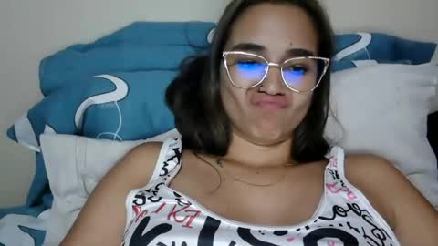 Snapshot of triana_bell chatting on 06.22.26 triana_bell online show from 06.22.26