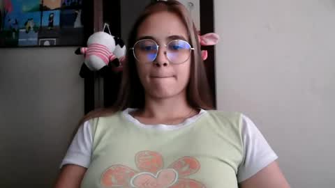 Snapshot of triana_bell chatting on 06.25.26 triana_bell online show from 06.25.26