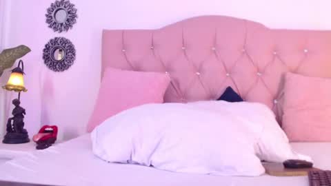 triana_crimson online show from 01.30.25