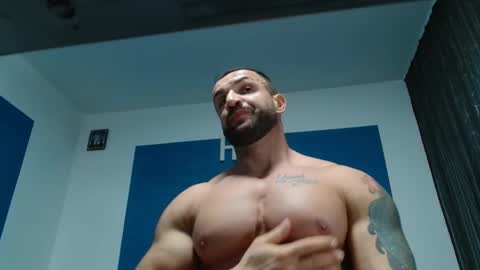 Snapshot of tridentmuscles chatting on 01.05.25 tridentmuscles online show from 01.05.25