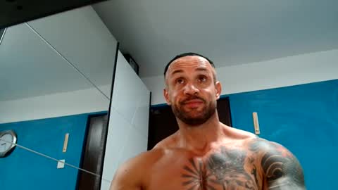 Snapshot of tridentmuscles chatting on 10.07.25 tridentmuscles online show from 10.07.25