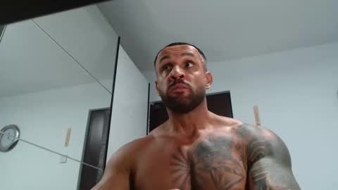 Snapshot of tridentmuscles chatting on 11.30.25 tridentmuscles online show from 11.30.25