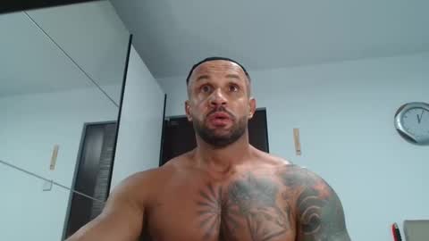 Snapshot of tridentmuscles chatting on 12.02.25 tridentmuscles online show from 12.02.25