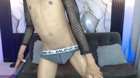 Snapshot of triiangel_latinboy chatting on 04.26.26 Johan online show from 04.26.26