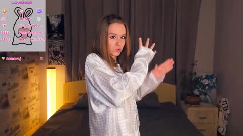 Snapshot of trinahillier chatting on 10.25.25 Bubbles online show from 10.25.25