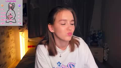 Snapshot of trinahillier chatting on 11.10.25 Bubbles online show from 11.10.25