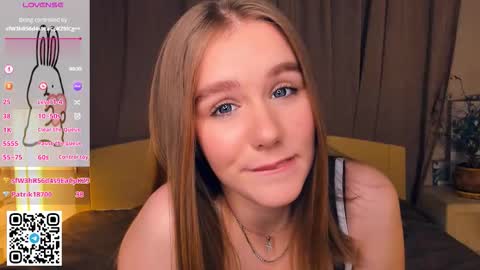 Snapshot of trinahillier chatting on 11.25.25 Bubbles online show from 11.25.25