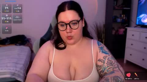 Snapshot of trinititi chatting on 11.06.25 Tina online show from 11.06.25