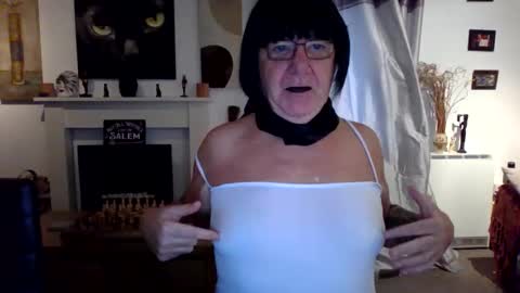 Snapshot of trinity1011 chatting on 10.29.25 trinity1011 online show from 10.29.25