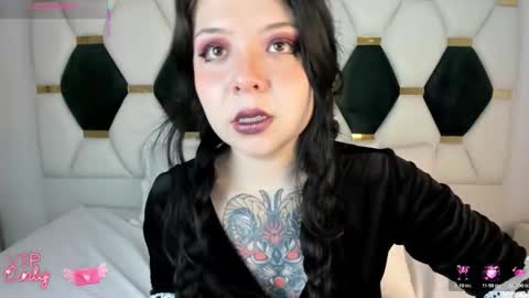 Snapshot of trinity_moss chatting on 01.31.26 Trinity online show from 01.31.26