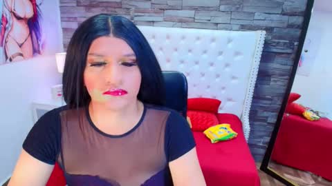 Snapshot of trinity_tsx chatting on 10.04.25 SOFIA online show from 10.04.25