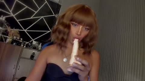 Ms Ella online show from 01.13.25