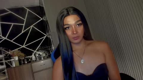 Ms Ella online show from 03.12.25