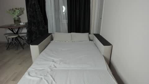 AnyaMarkPvt is open online show from 12.18.24