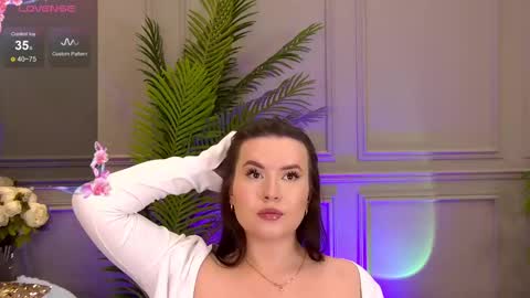 Snapshot of trisha_winslet chatting on 03.08.25 trisha_winslet online show from 03.08.25