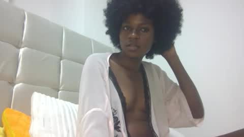 trishaelliee online show from 04.22.26