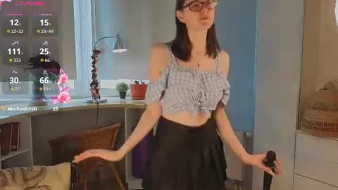 Snapshot of trishdelafontaine chatting on 07.16.26 Viola online show from 07.16.26