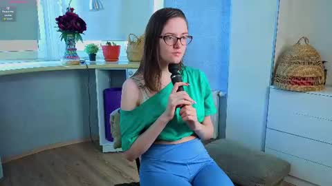 Snapshot of trishdelafontaine chatting on 07.24.26 Viola online show from 07.24.26