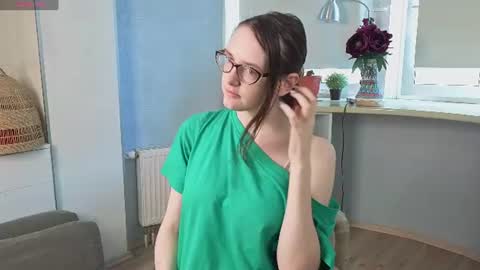 Snapshot of trishdelafontaine chatting on 07.25.26 Viola online show from 07.25.26