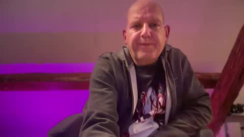 Snapshot of tritonspace chatting on 09.22.25 Triton online show from 09.22.25