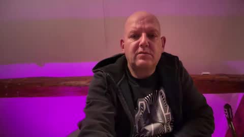 Snapshot of tritonspace chatting on 10.02.25 Triton online show from 10.02.25