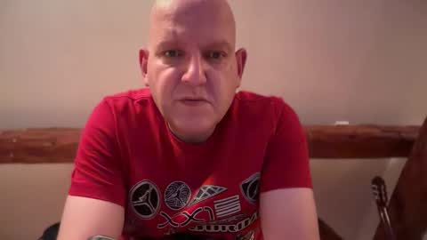 Snapshot of tritonspace chatting on 10.09.25 Triton online show from 10.09.25