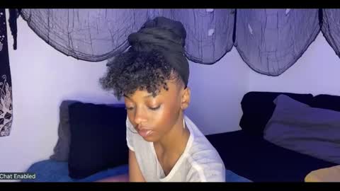 Snapshot of trixie_luv chatting on 09.18.25 trixie_luv online show from 09.18.25