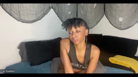 Snapshot of trixie_luv chatting on 09.21.25 trixie_luv online show from 09.21.25