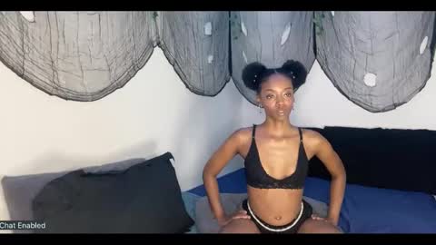 Snapshot of trixie_luv chatting on 10.07.25 trixie_luv online show from 10.07.25