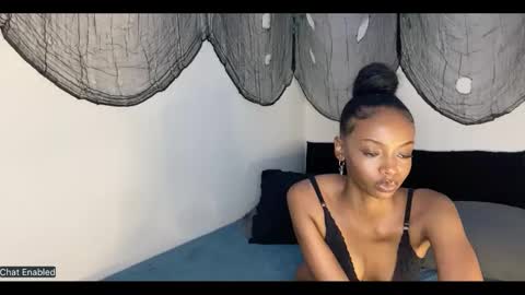 Snapshot of trixie_luv chatting on 10.21.25 trixie_luv online show from 10.21.25