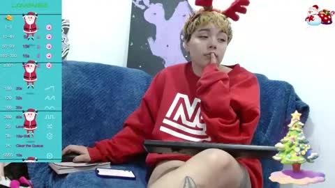 Snapshot of trixie_tangg chatting on 12.24.24 Kitty online show from 12.24.24