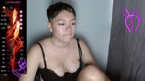 Snapshot of trixie_tangg chatting on 02.02.25 Kitty online show from 02.02.25