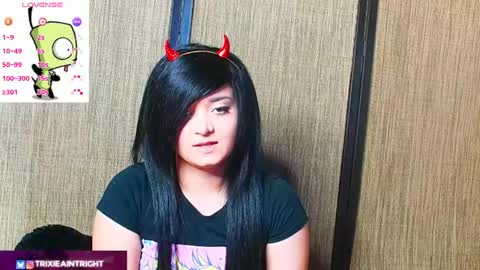 trixiedoescamcam online show from 10.04.25