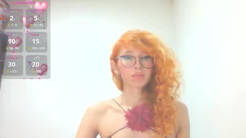 Snapshot of trixy_roses chatting on 10.13.25 Trixy Rose online show from 10.13.25