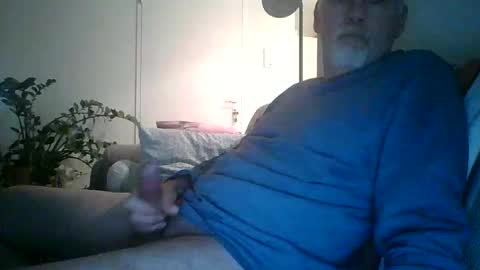 Snapshot of trukturk chatting on 12.18.25 trukturk online show from 12.18.25