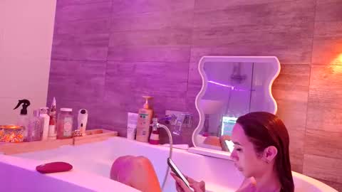 TS Rose25 online show from 10.27.25